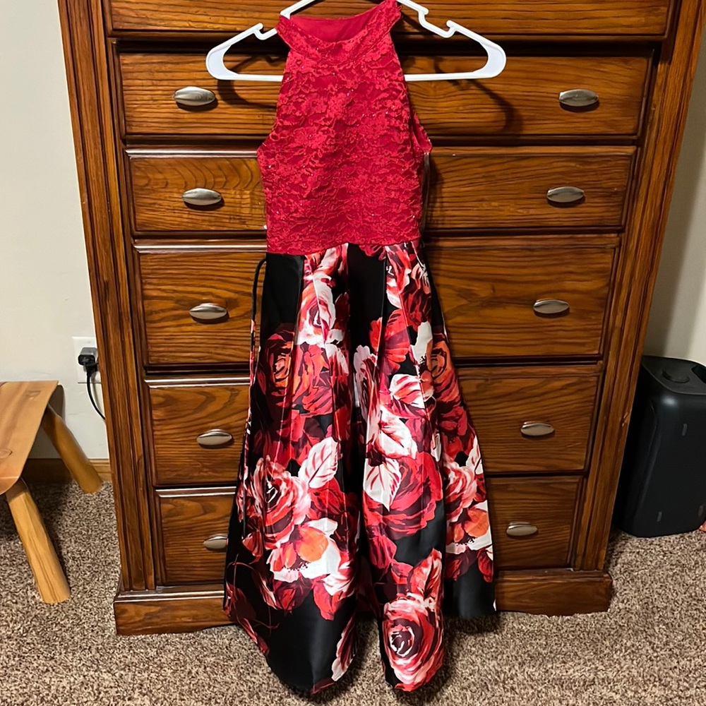 Speechless size 8 red black and cream dress.